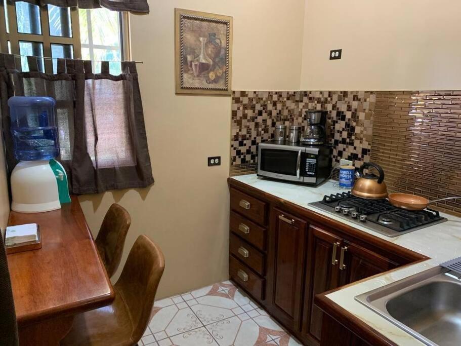 Ferienwohnung Banyan Rose Orange Walk Exterior foto
